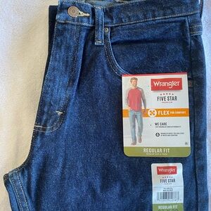 Wrangler Men's Relaxed Fit Dark Blue Jeans